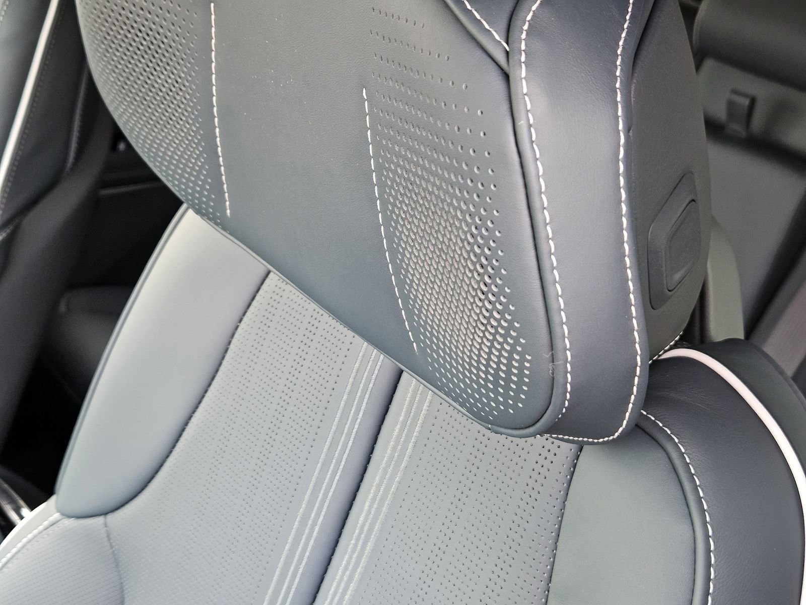 Certified 2024 Cadillac Lyriq Luxury w/ Nappa Leather Package image 32