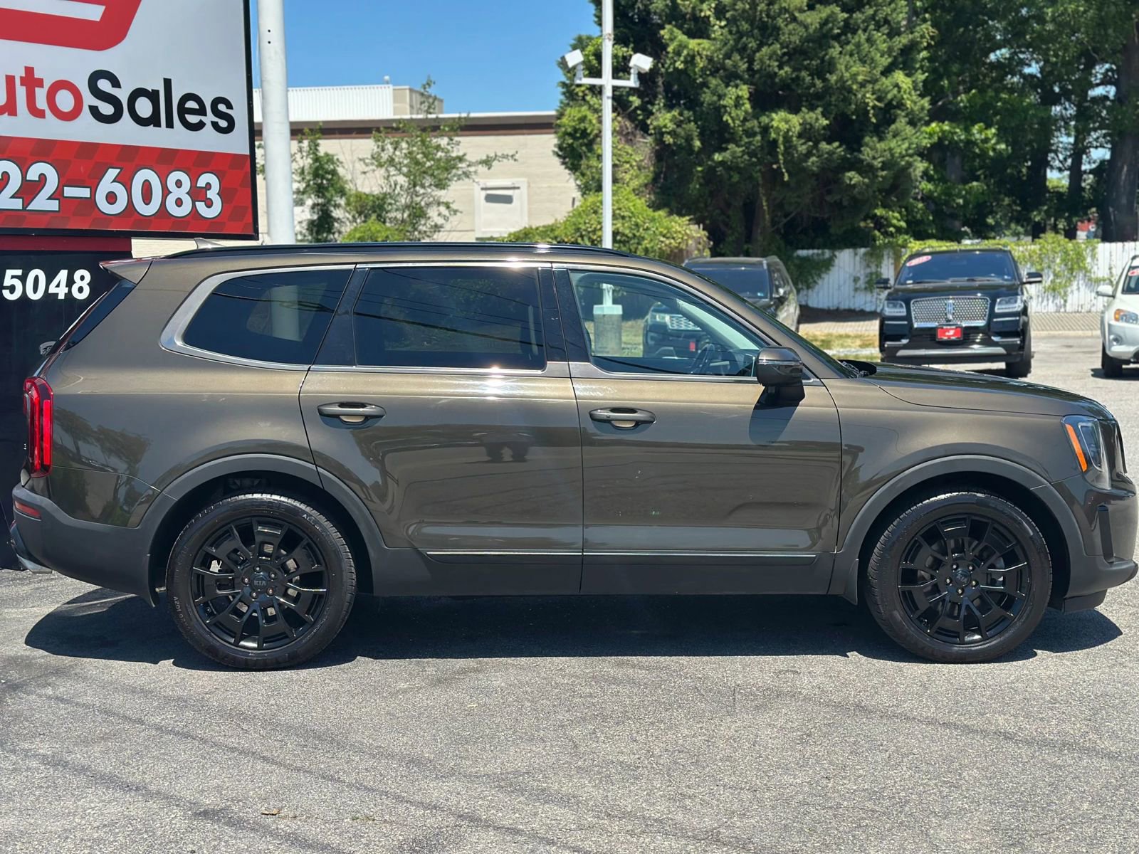 Used 2021 Kia Telluride EX w/ EX Premium Package AWD/4WD image 2