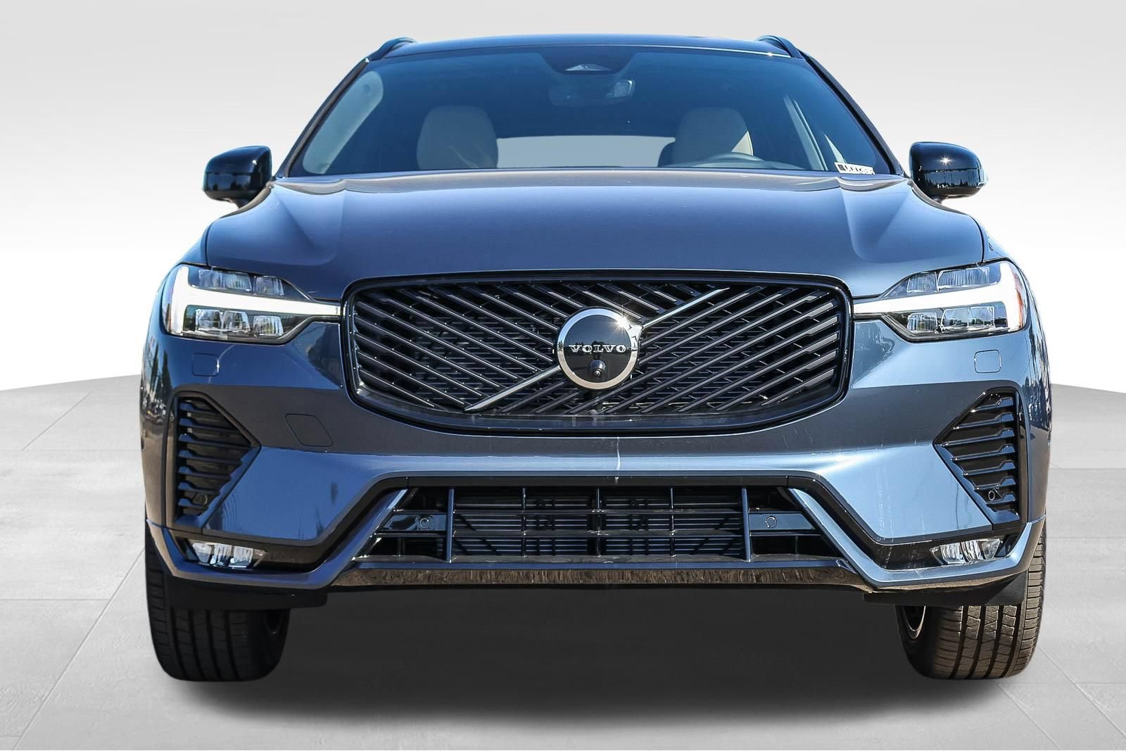 New 2026 Volvo XC60 B5 Plus w/ Climate Package AWD/4WD image 2