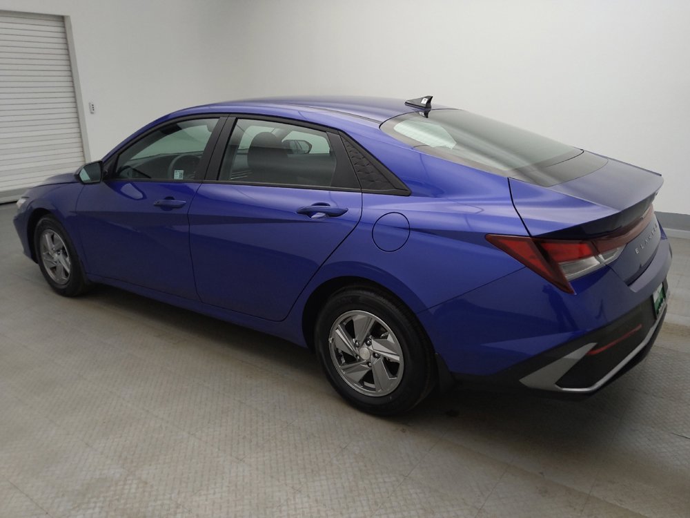 Used 2025 Hyundai Elantra SE image 3