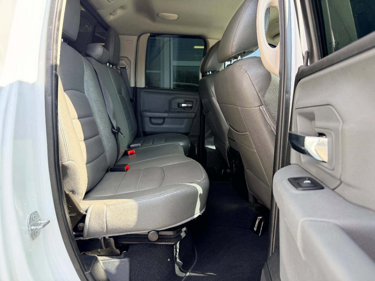 Used 2018 RAM 1500 SLT image 36