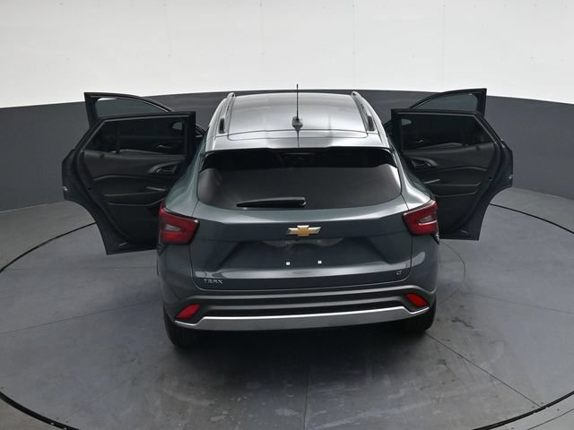 Used 2025 Chevrolet Trax LT FWD image 31