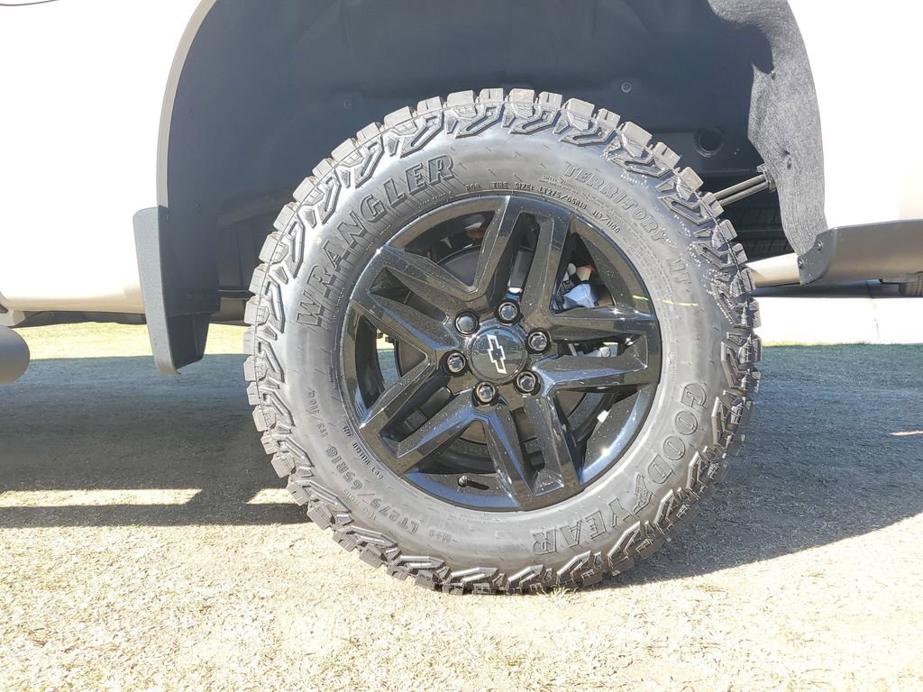 New 2026 Chevrolet Silverado 1500 Custom Trail Boss w/ LPO, Dark Essentials Package AWD/4WD image 5