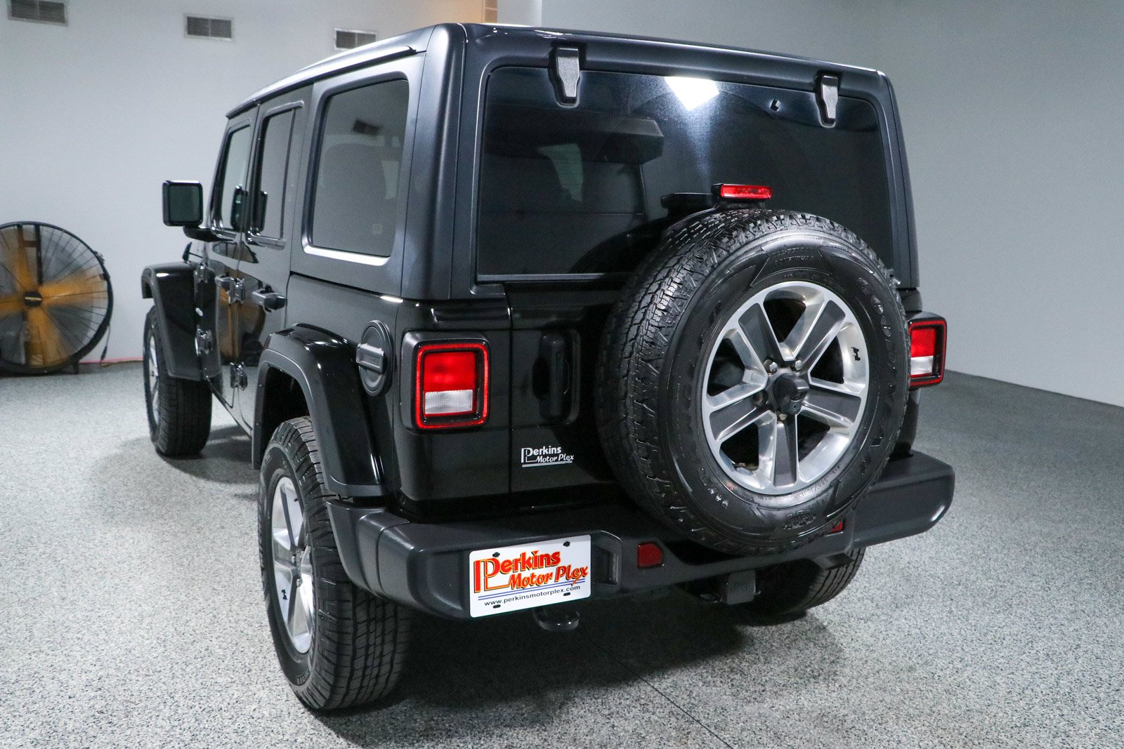Used 2022 Jeep Wrangler Unlimited Sahara w/ Cold Weather Group AWD/4WD image 9