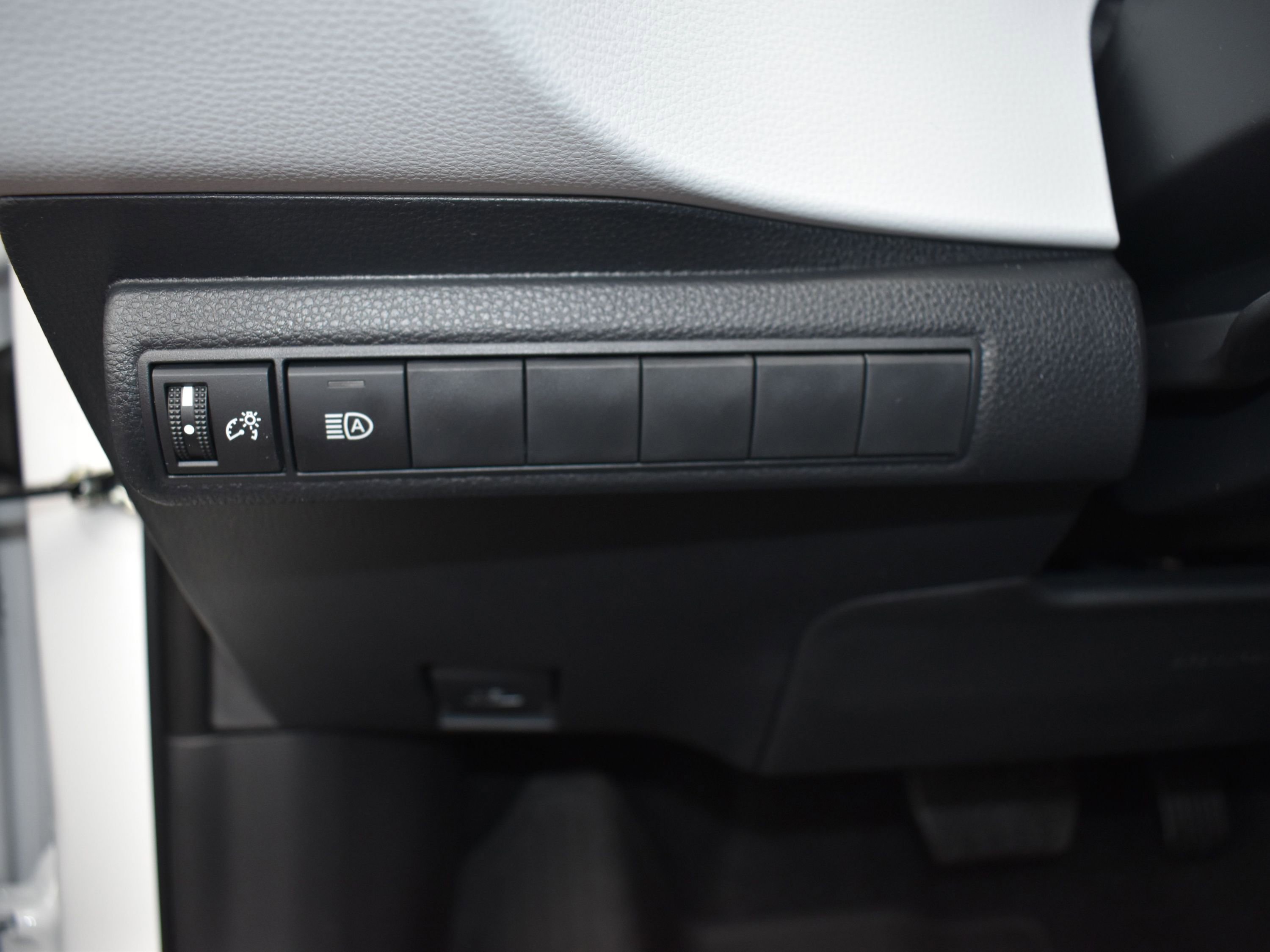 Used 2025 Toyota Corolla SE image 17