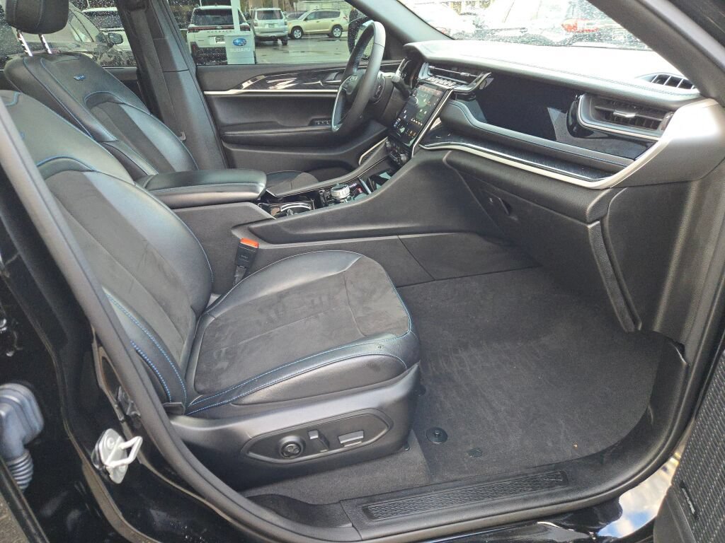 Used 2023 Jeep Grand Cherokee Trailhawk w/ Luxury Tech Group III AWD/4WD image 8
