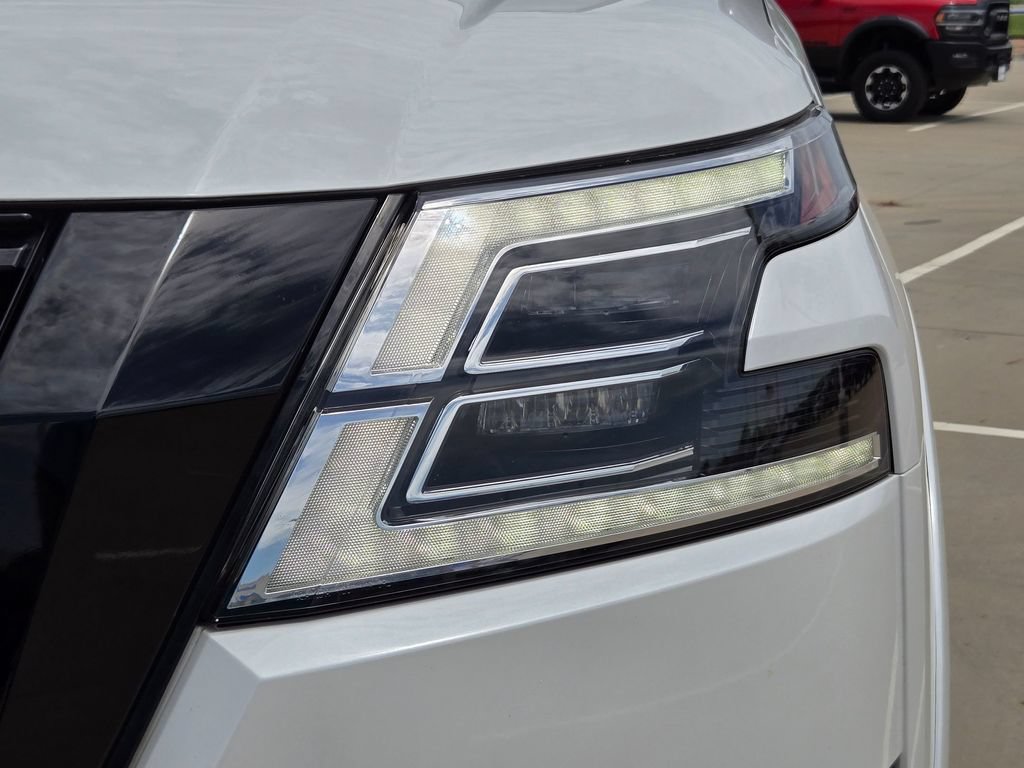 Used 2024 Nissan Armada SL w/ Midnight Edition Package RWD image 32
