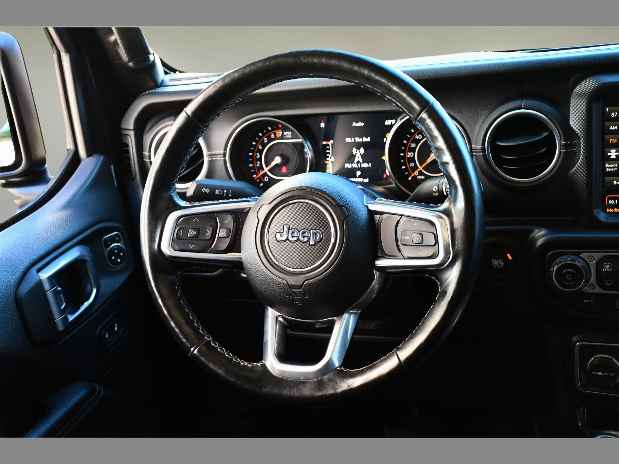 Used 2021 Jeep Gladiator Overland w/ Popular Equipment Package AWD/4WD image 18