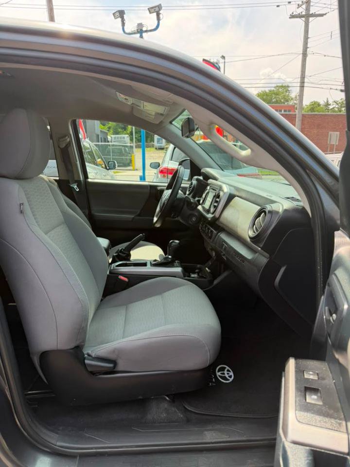 Used 2017 Toyota Tacoma SR5 w/ Tow Package AWD/4WD image 19