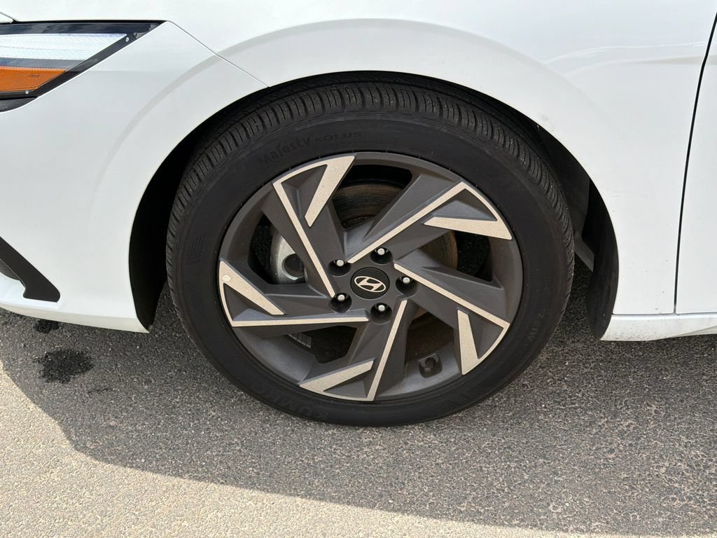 Certified 2025 Hyundai Elantra Sport FWD image 11