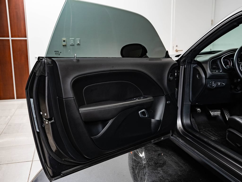 Used 2017 Dodge Challenger R/T Scat Pack w/ Leather Interior Group RWD image 25