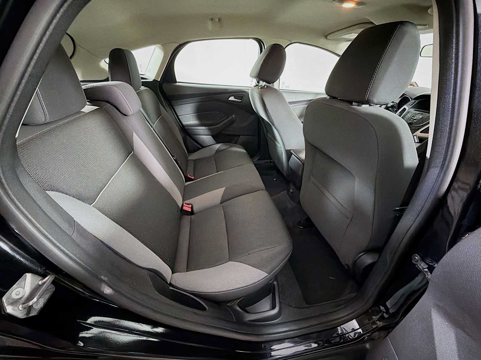 Used 2013 Ford Focus SE w/ SE Winter Pkg FWD image 23