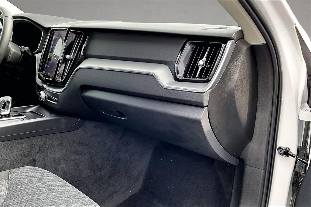 Certified 2023 Volvo XC60 B5 Core image 25