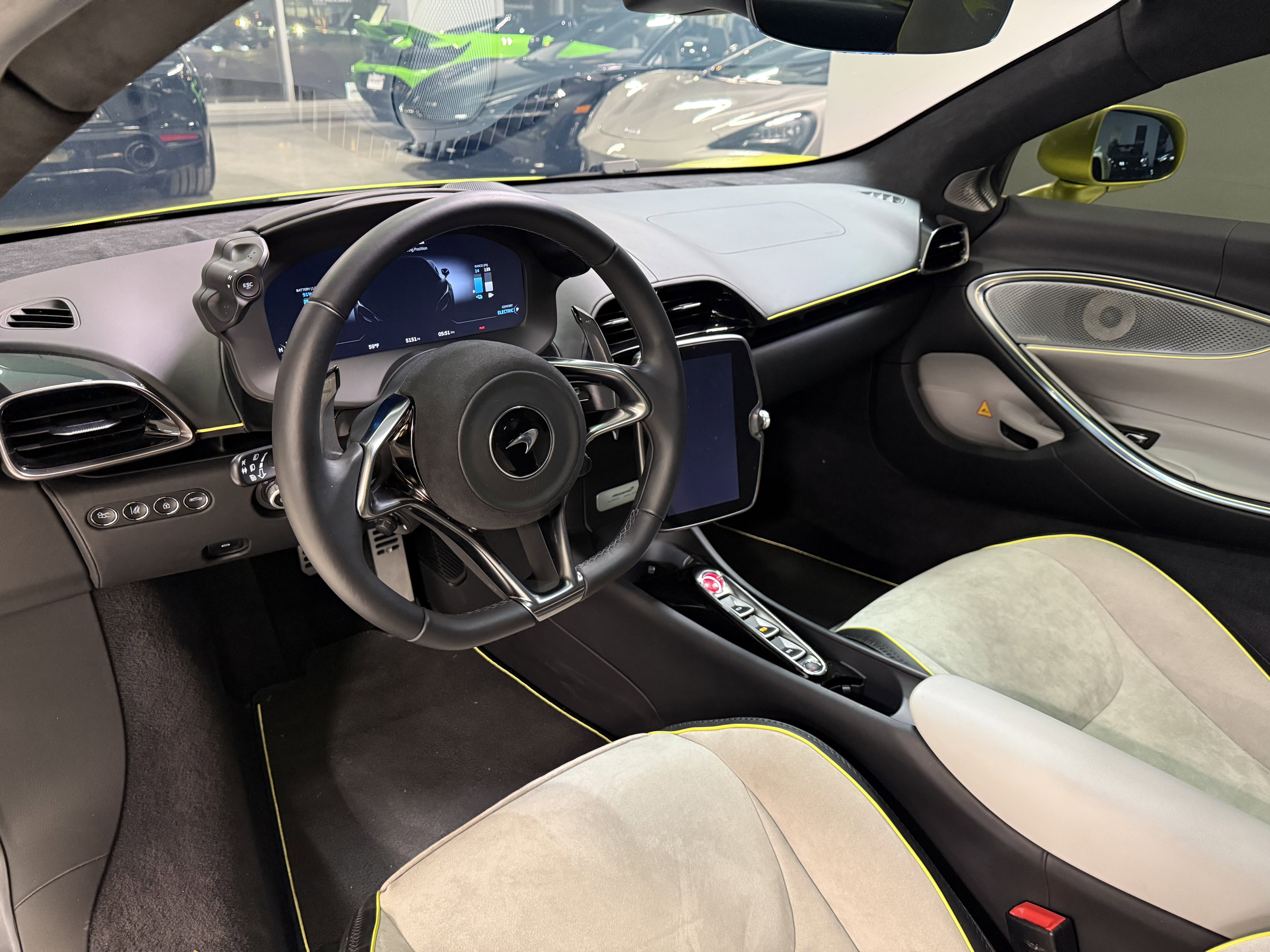 Used 2023 McLaren Artura image 18