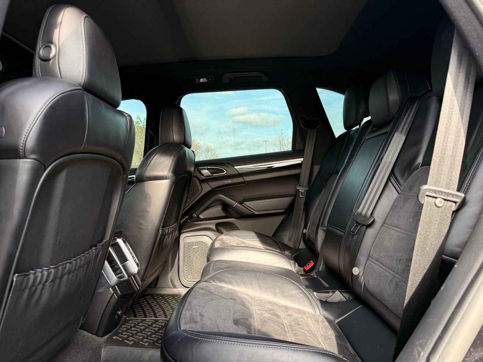 Used 2017 Porsche Cayenne image 26