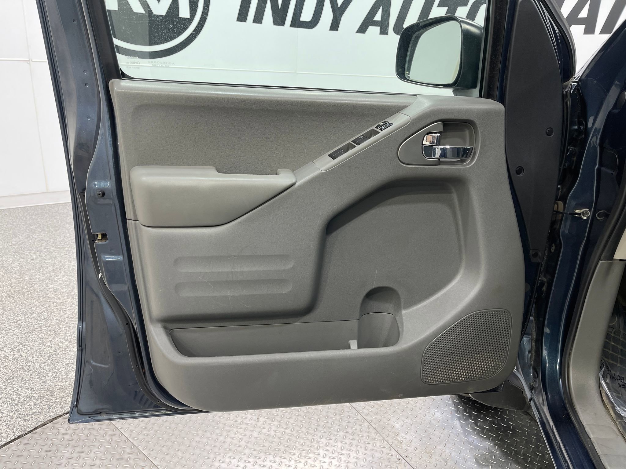 Used 2017 Nissan Frontier SV image 12