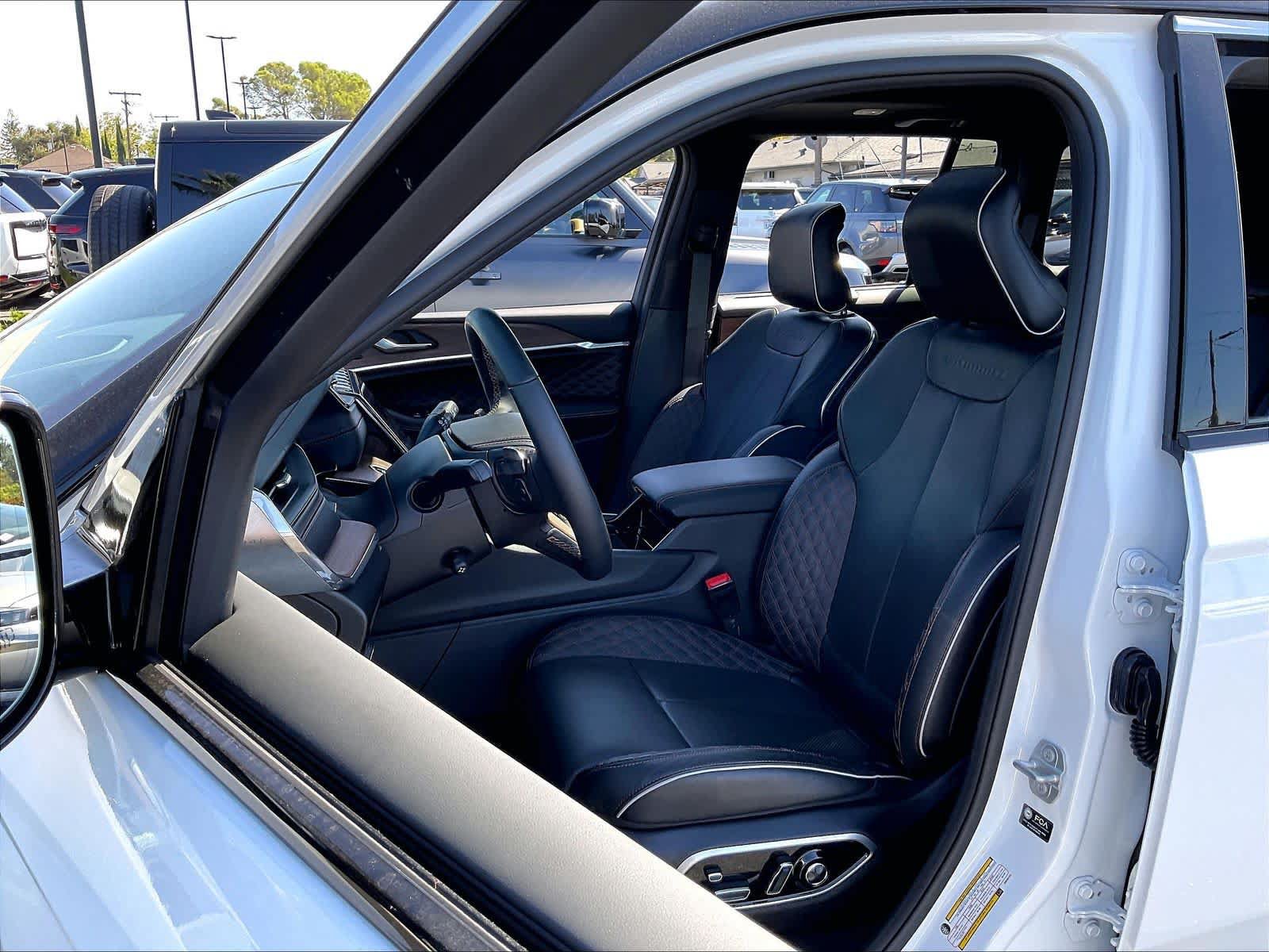Used 2025 Jeep Grand Cherokee Summit w/ Adv Protech Group IV AWD/4WD image 27