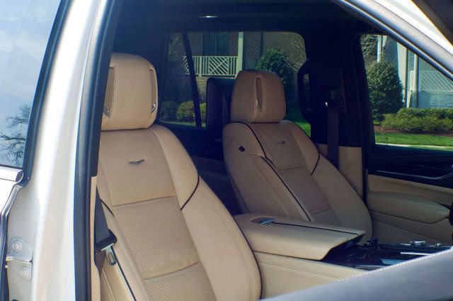 Used 2021 Cadillac Escalade Premium Luxury w/ Performance Package AWD/4WD image 47