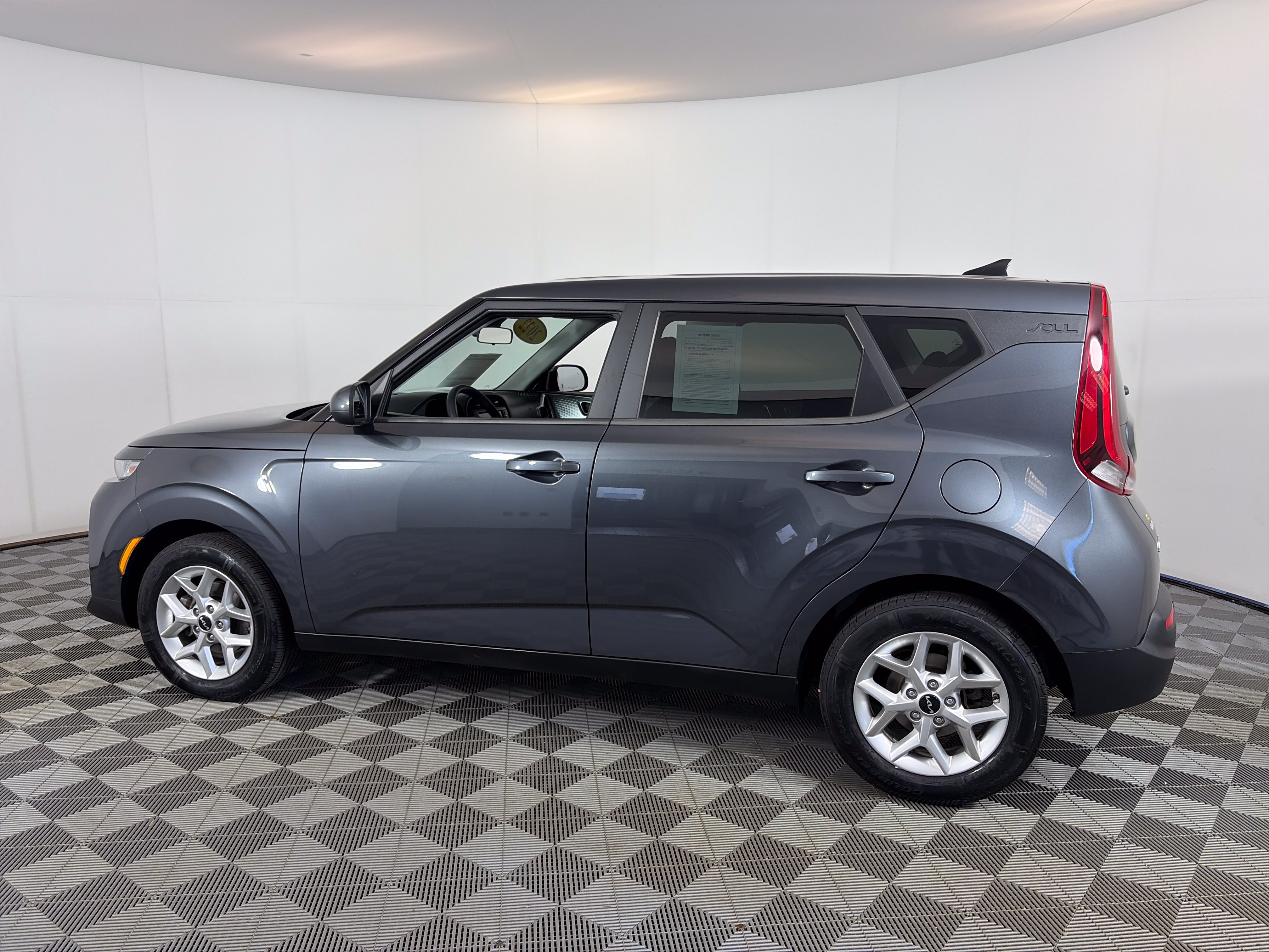 Certified 2022 Kia Soul LX w/ Technology Package FWD image 8