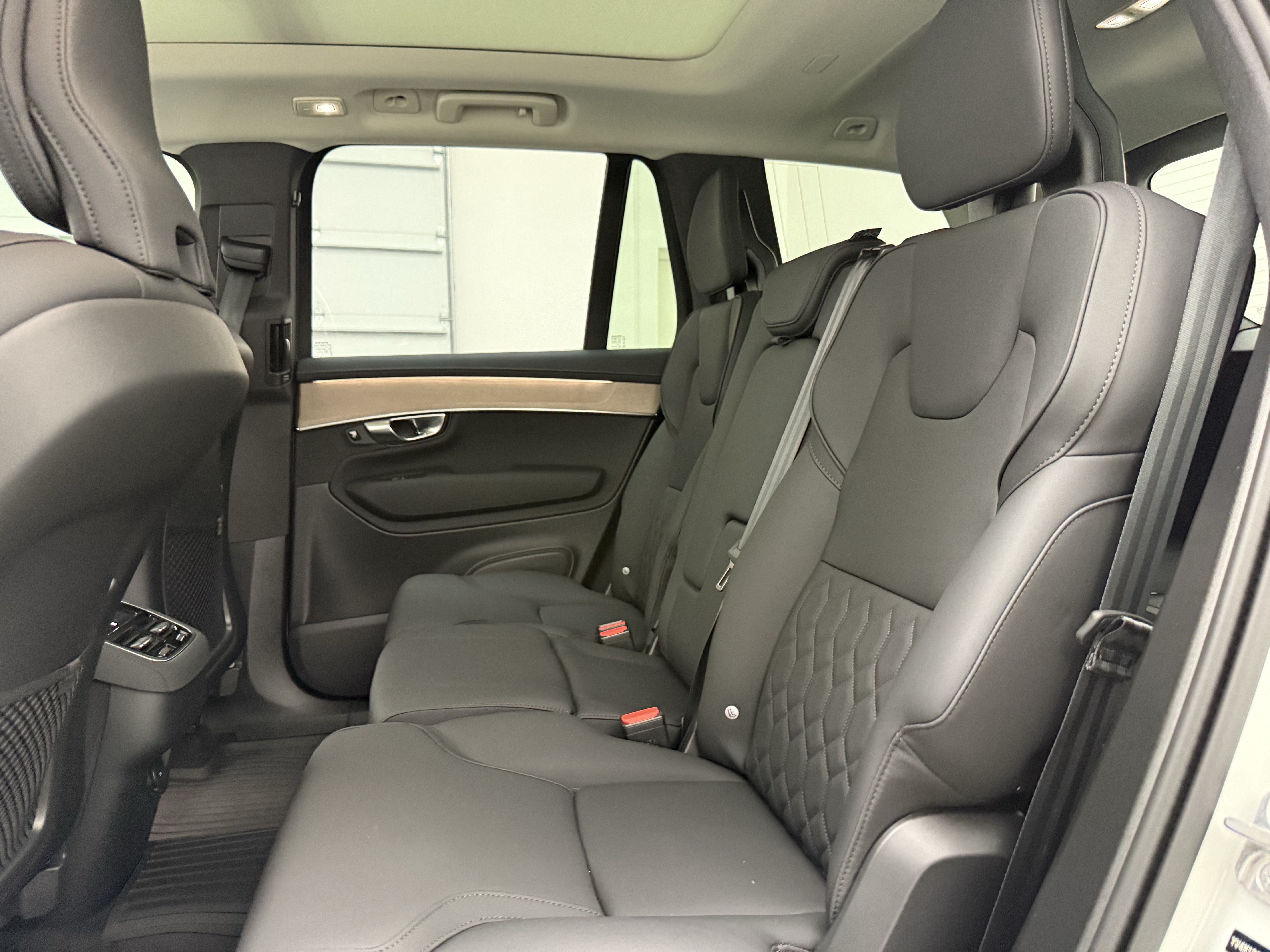 Certified 2025 Volvo XC90 B5 Plus w/ Protection Package Premier AWD/4WD image 27