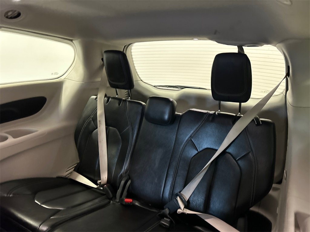 Used 2022 Chrysler Pacifica Touring-L image 30