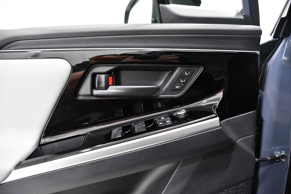 Used 2025 Subaru Solterra Limited w/ Limited Convenience Package image 17