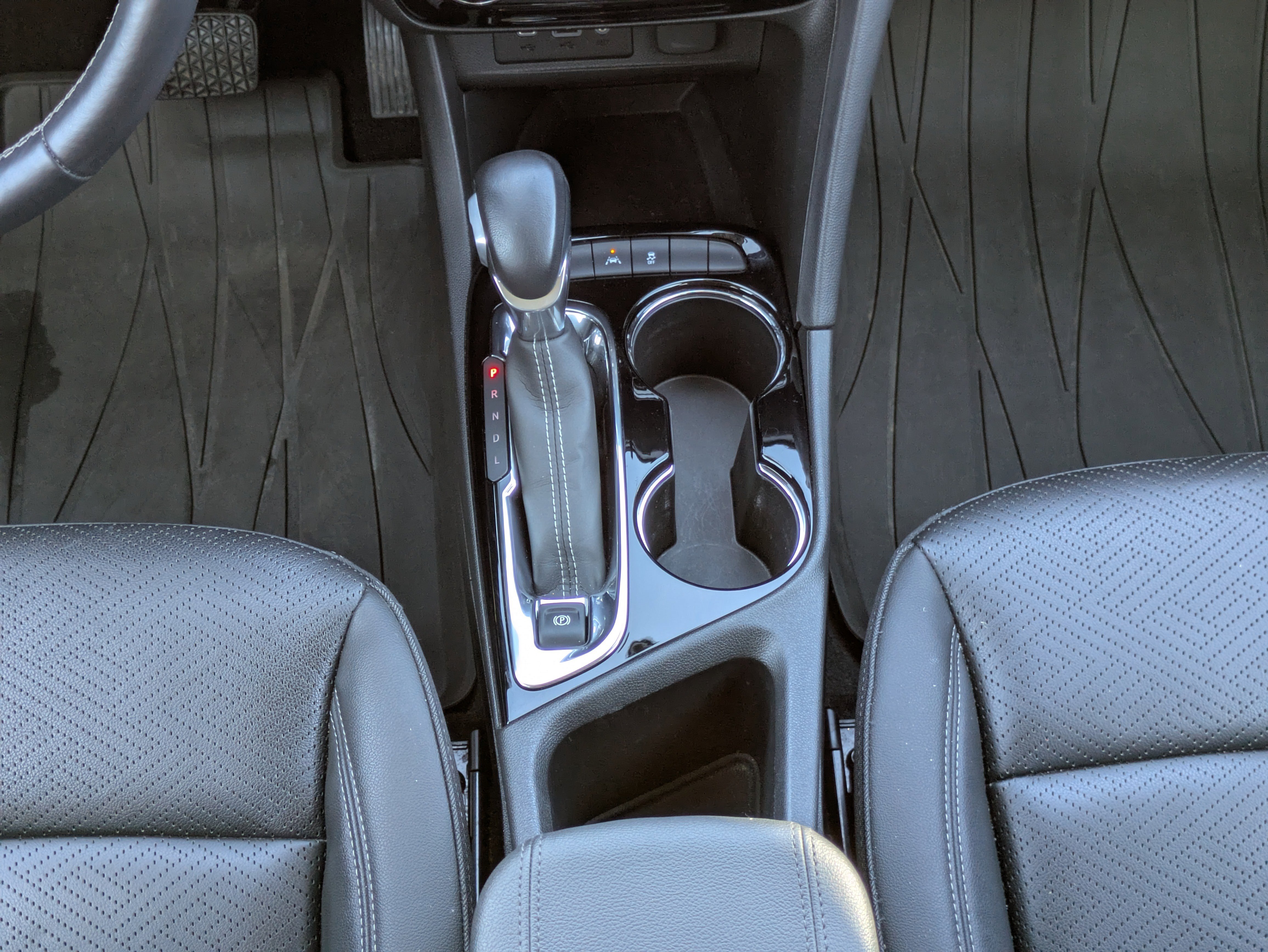 Used 2023 Buick Encore GX Essence w/ Experience Buick Package image 6