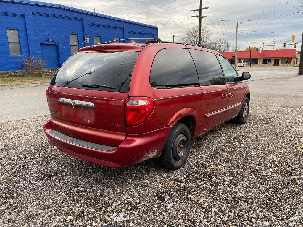 Used 2007 Chrysler Town & Country Touring image 6