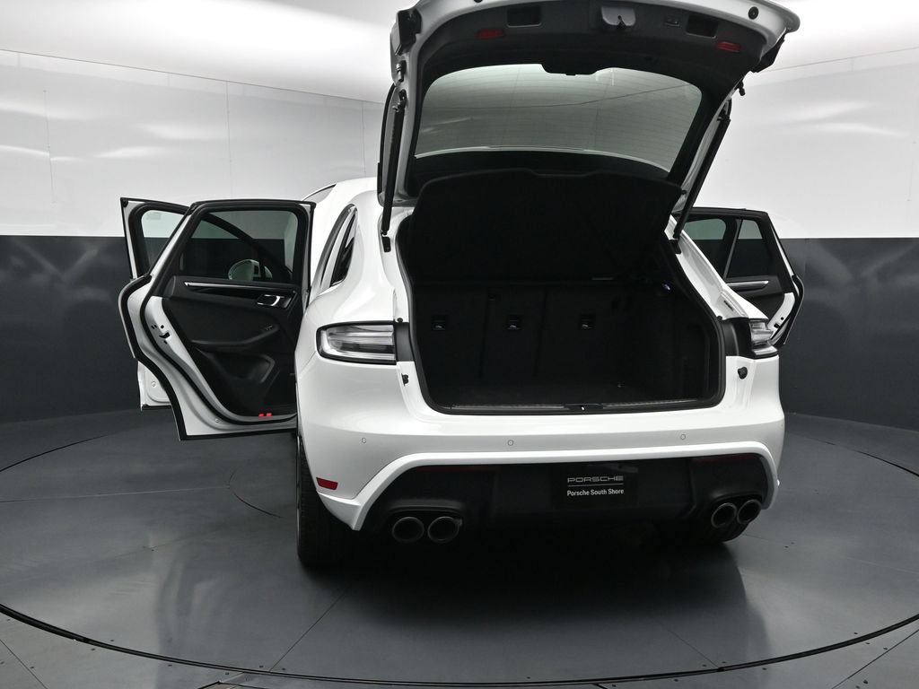 Certified 2025 Porsche Macan AWD/4WD image 33