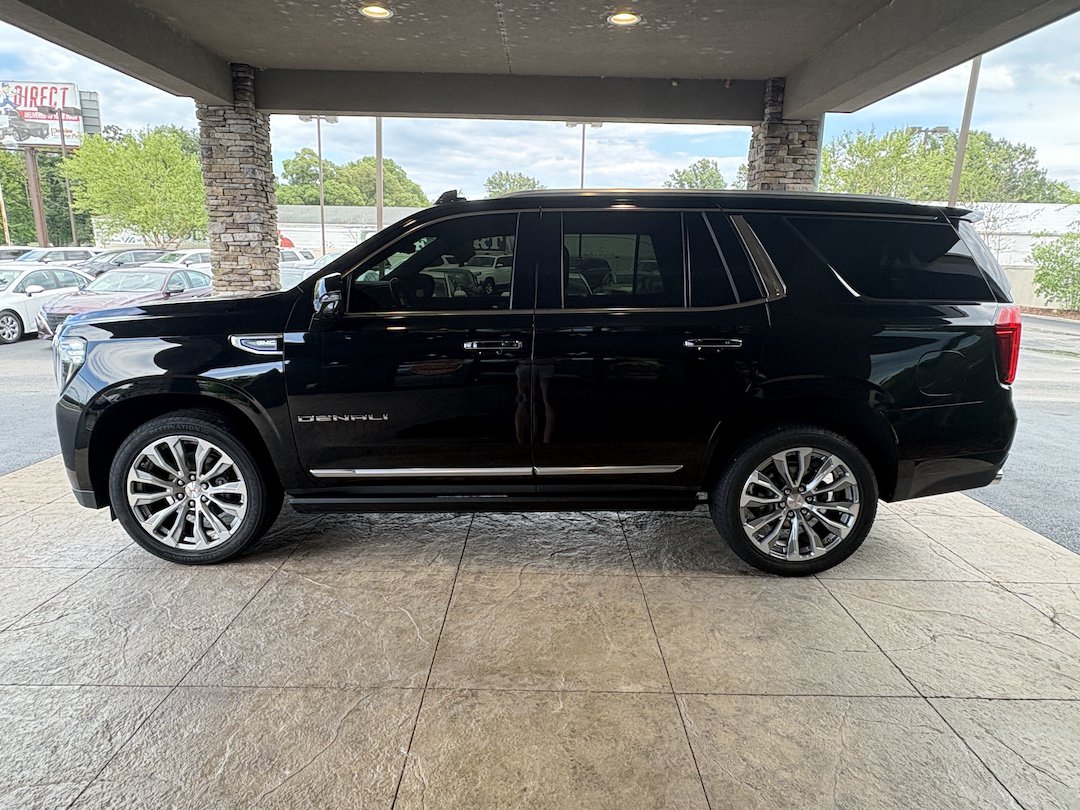 Used 2021 GMC Yukon Denali w/ Denali Premium Package RWD image 9