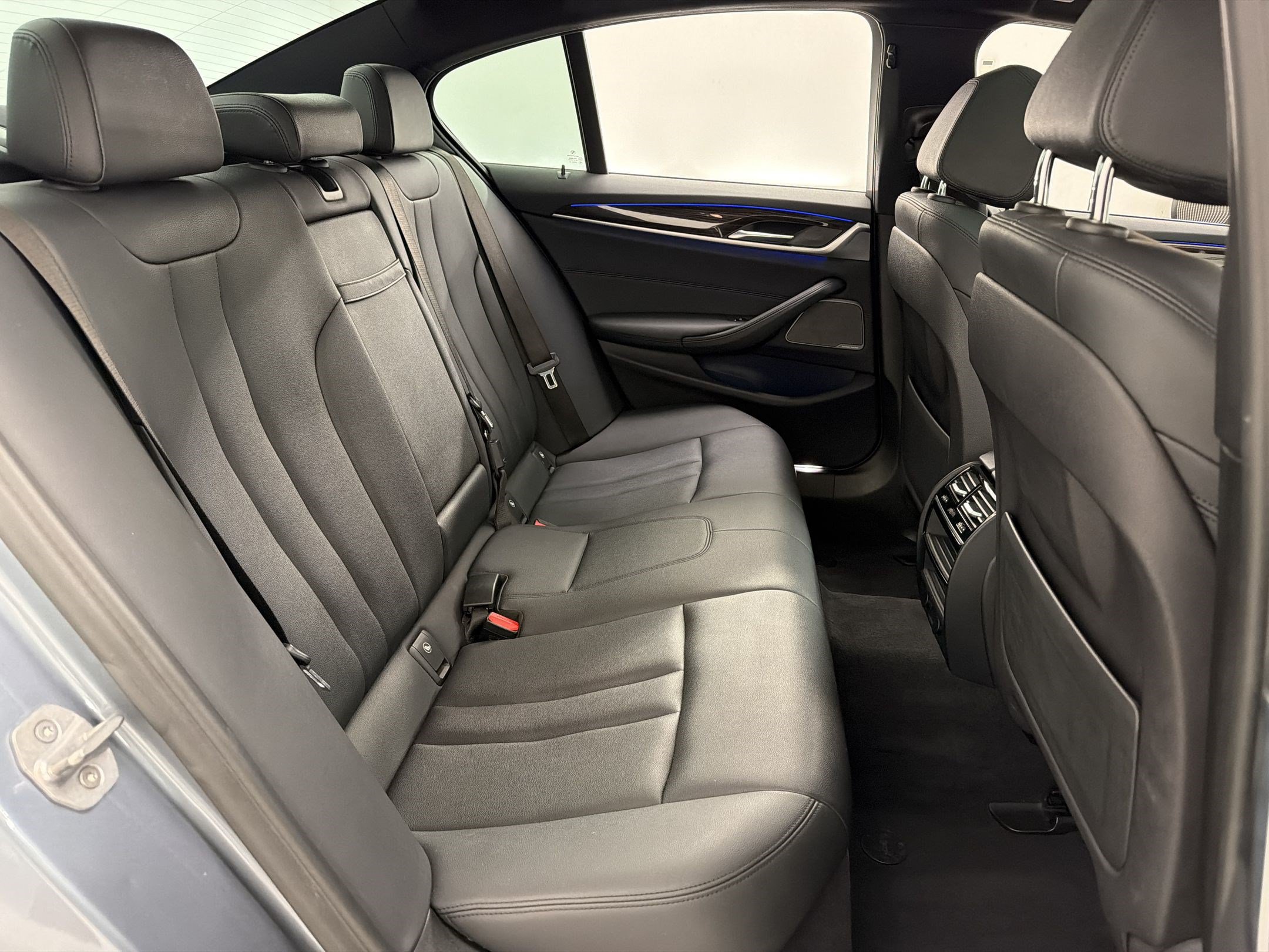 Used 2018 BMW 530e RWD image 31