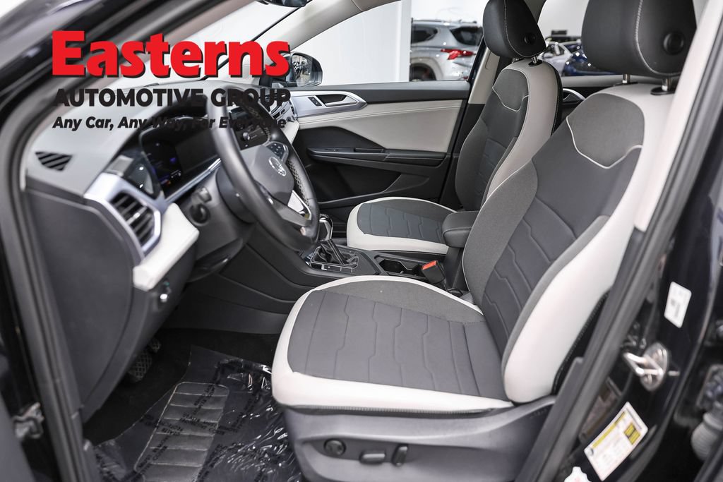 Used 2025 Volkswagen Taos SE FWD image 15