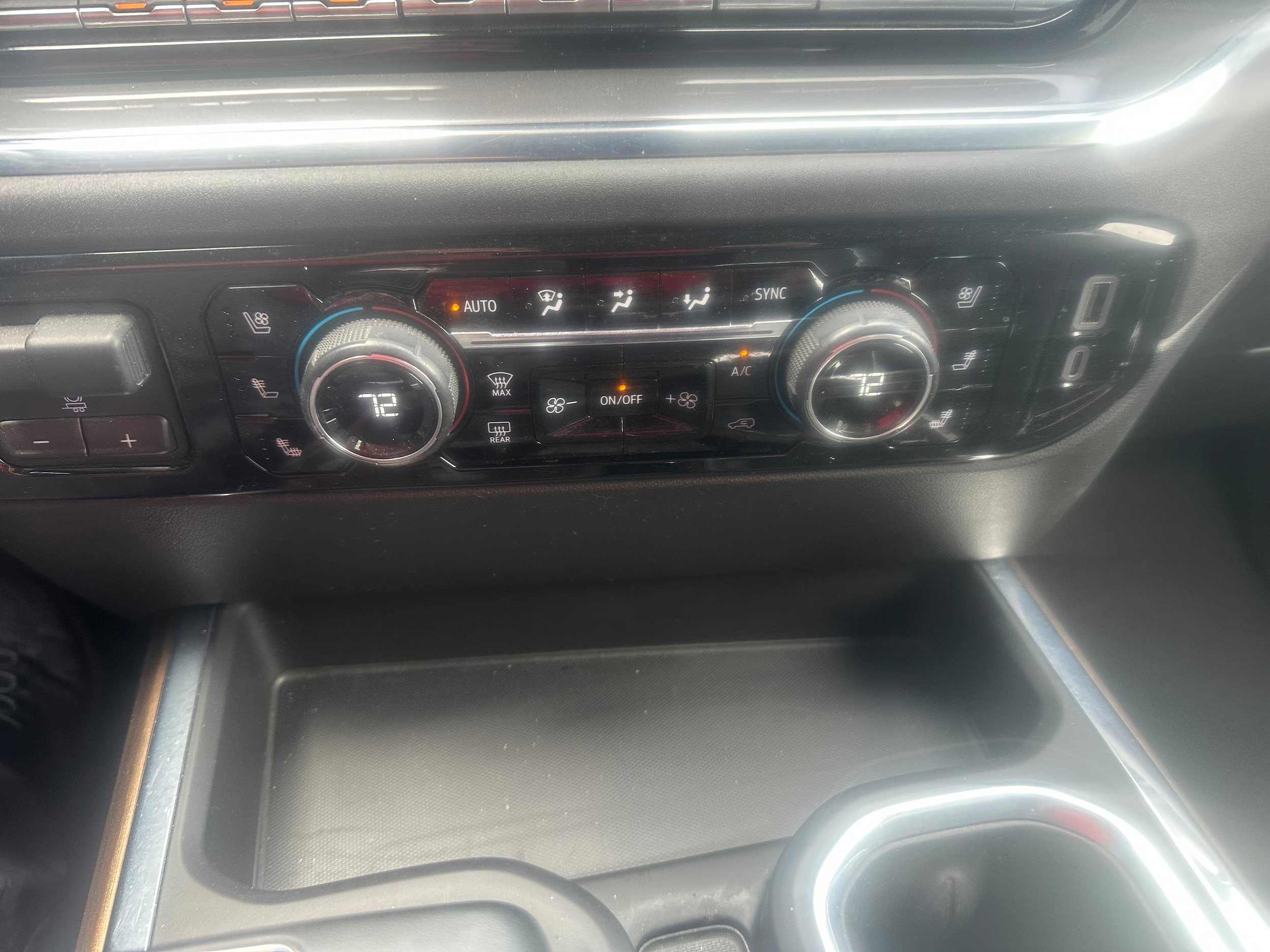 Used 2024 Chevrolet Silverado 1500 High Country w/ Technology Package AWD/4WD image 20