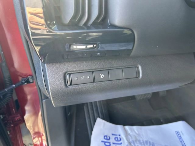 Used 2024 Nissan Pathfinder SV w/ Black Appearance Package image 17