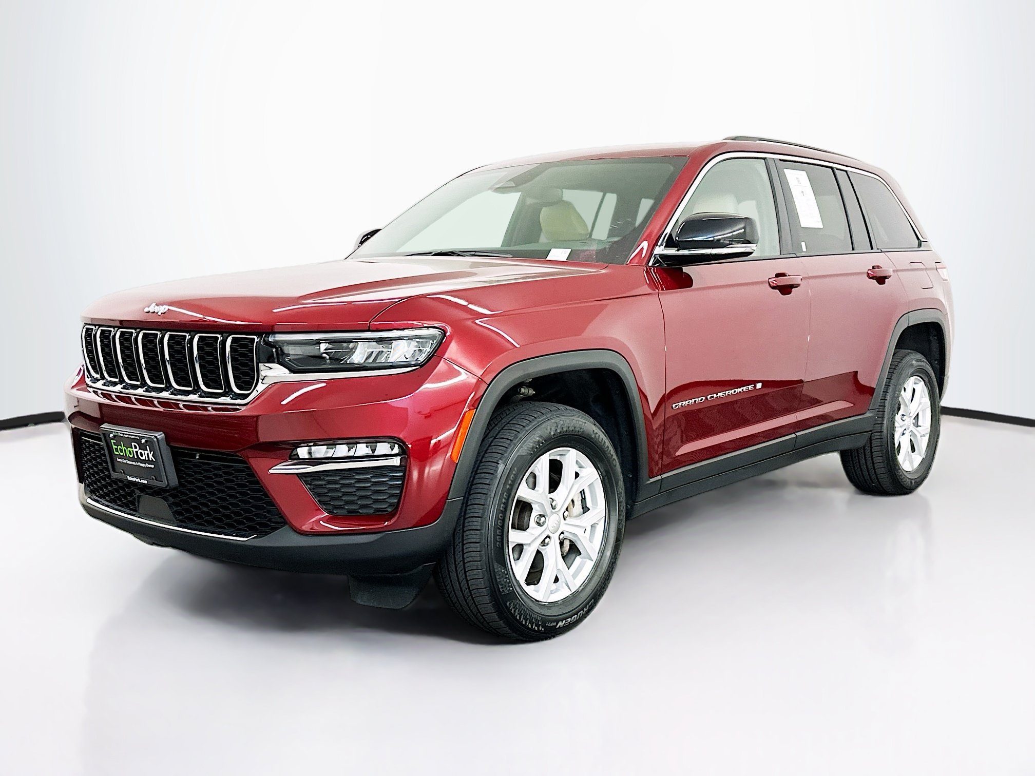 Used 2023 Jeep Grand Cherokee Limited AWD/4WD image 3