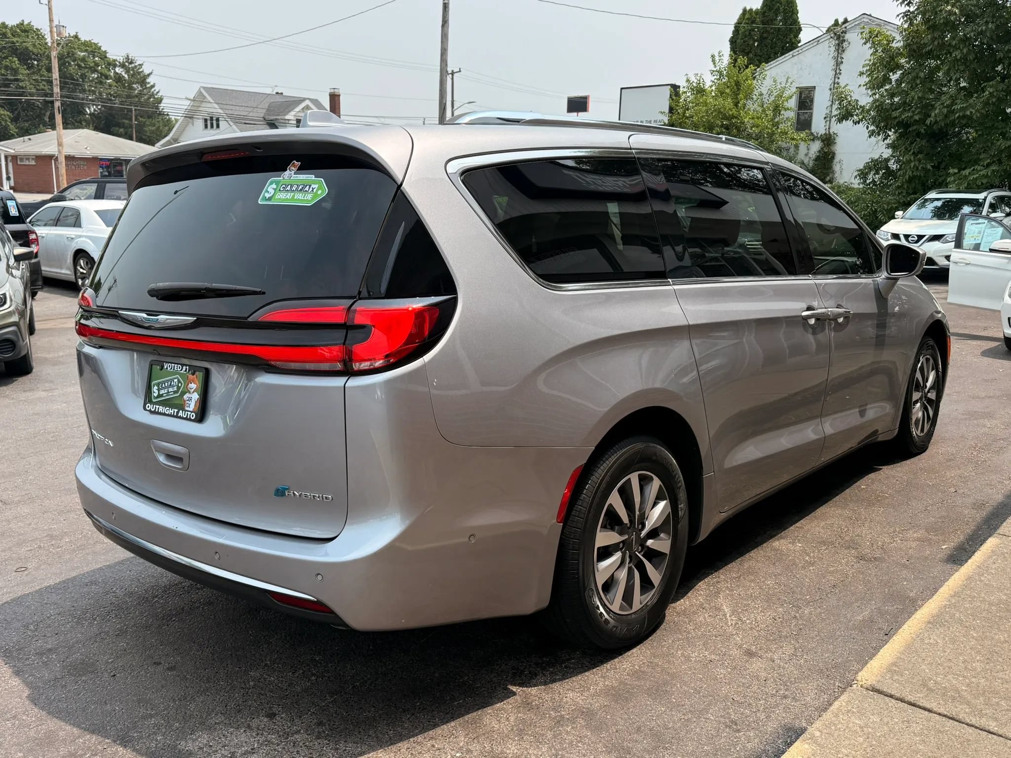 Used 2021 Chrysler Pacifica Touring-L FWD image 4