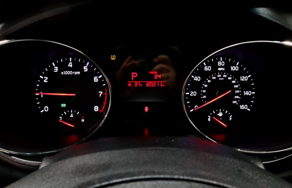 Used 2016 Kia Sedona LX image 27