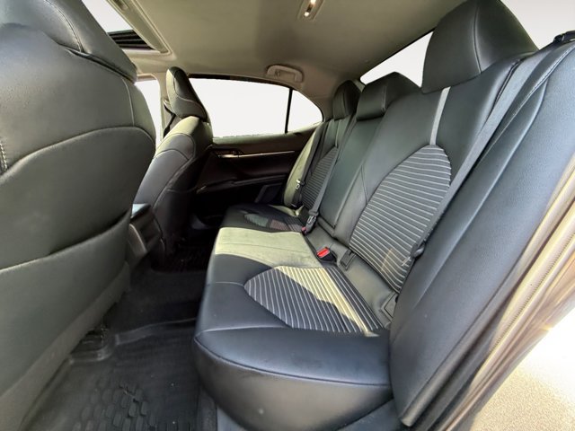 Used 2018 Toyota Camry SE w/ Moonroof Package FWD image 12