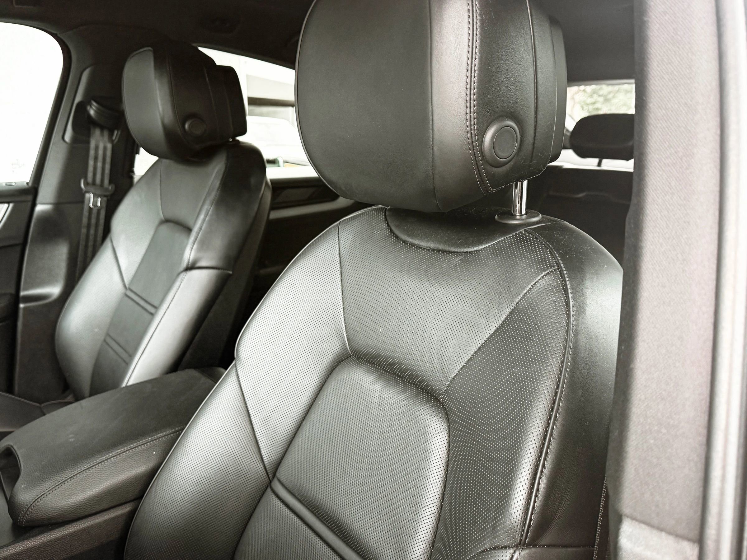 Used 2024 Porsche Cayenne Coupe image 23