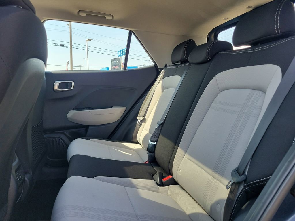 Used 2025 Hyundai Venue SEL image 12