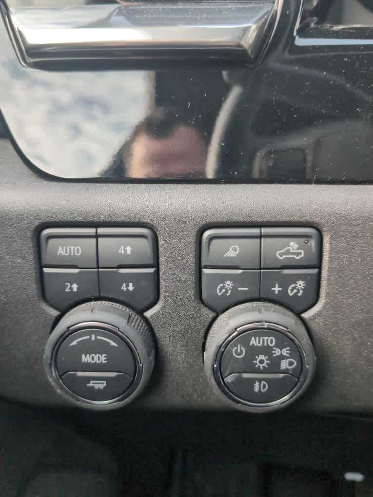 Used 2025 Chevrolet Silverado 3500 LTZ w/ LTZ Plus Package image 5