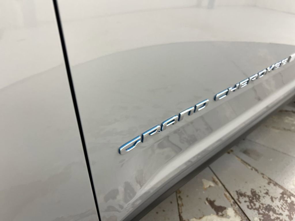 New 2025 Jeep Grand Cherokee Limited 4xe w/ Luxury Tech Group II image 25