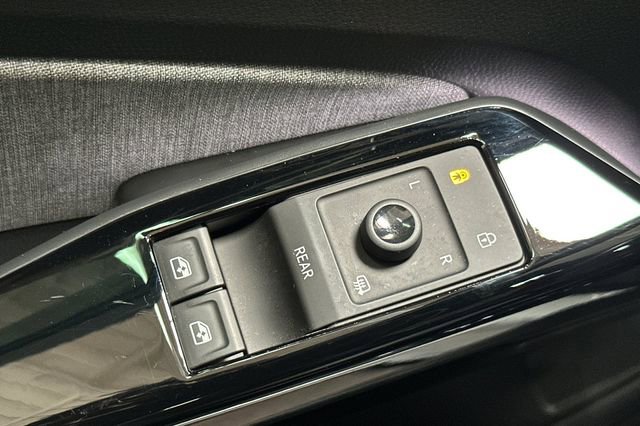 Used 2023 Volkswagen ID.4 Pro image 13