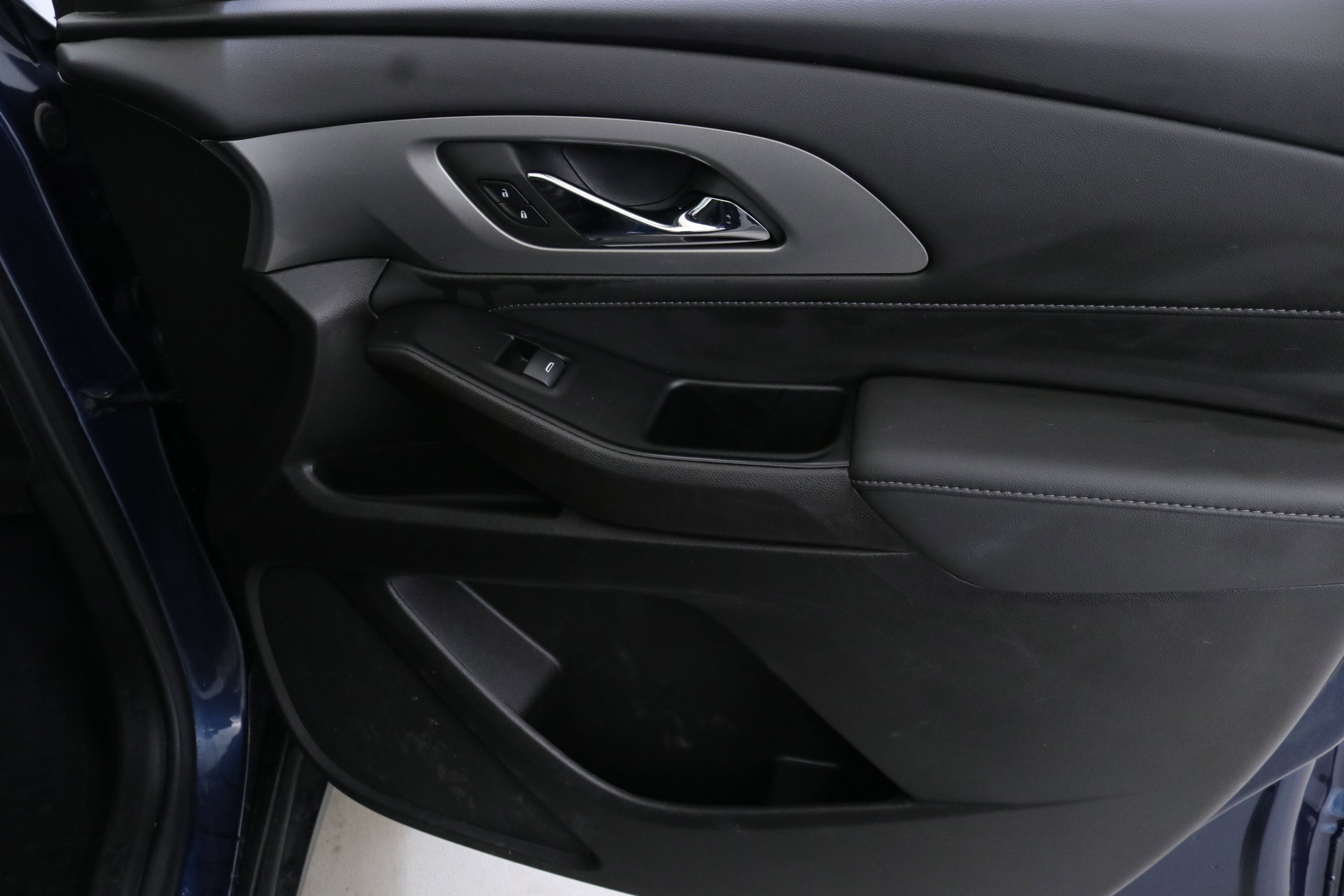 Used 2023 Chevrolet Traverse LT image 30