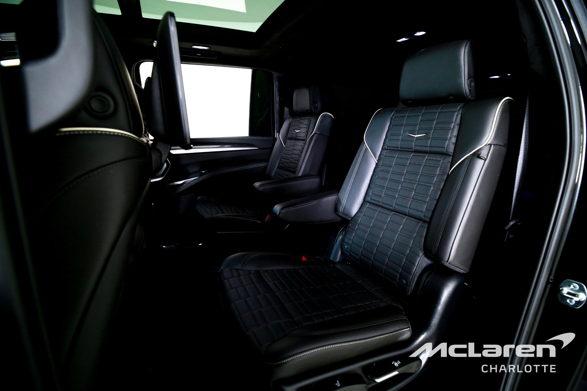 Used 2025 Cadillac Escalade ESV V image 18