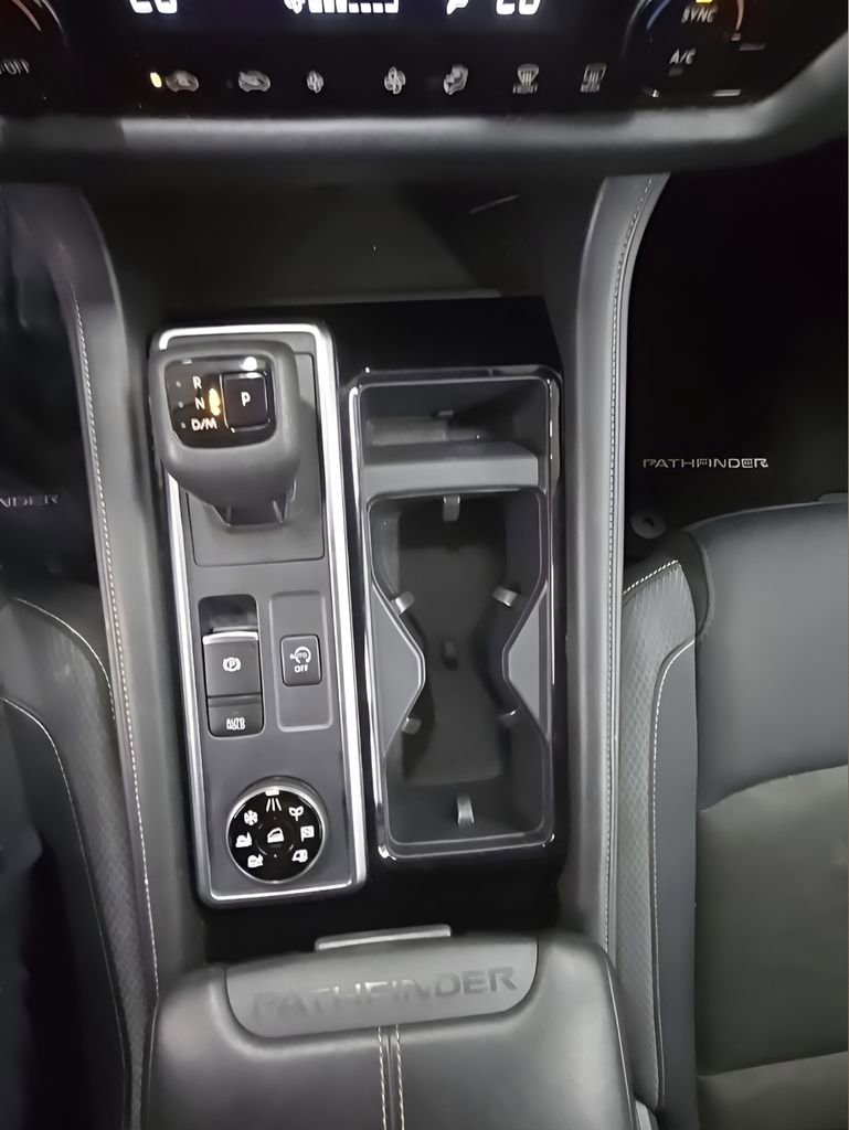 Used 2025 Nissan Pathfinder SV AWD/4WD image 28