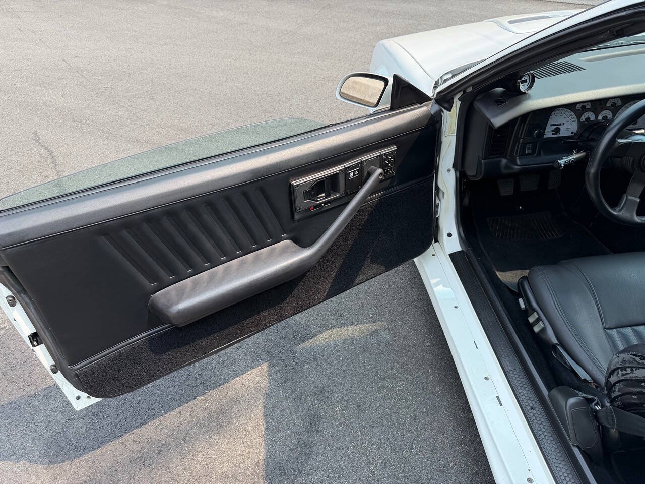 Used 1991 Chevrolet Camaro Z28 RWD image 10