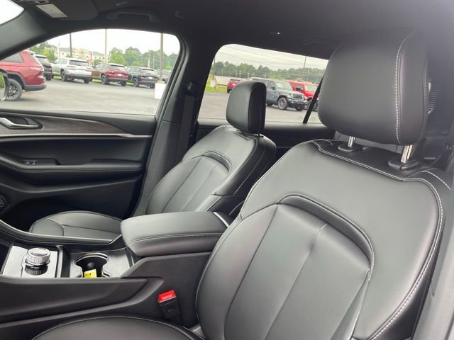 New 2025 Jeep Grand Cherokee L Limited image 8