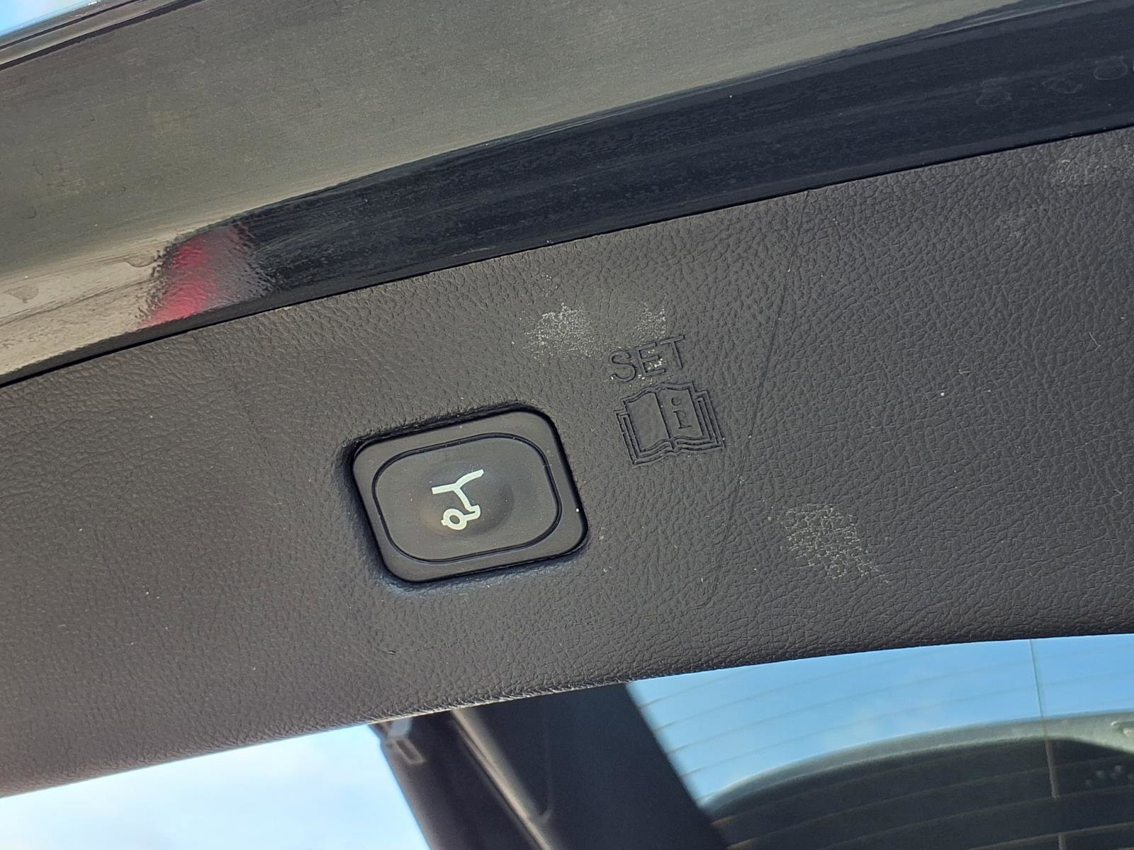 Used 2024 Ford Edge Titanium image 22