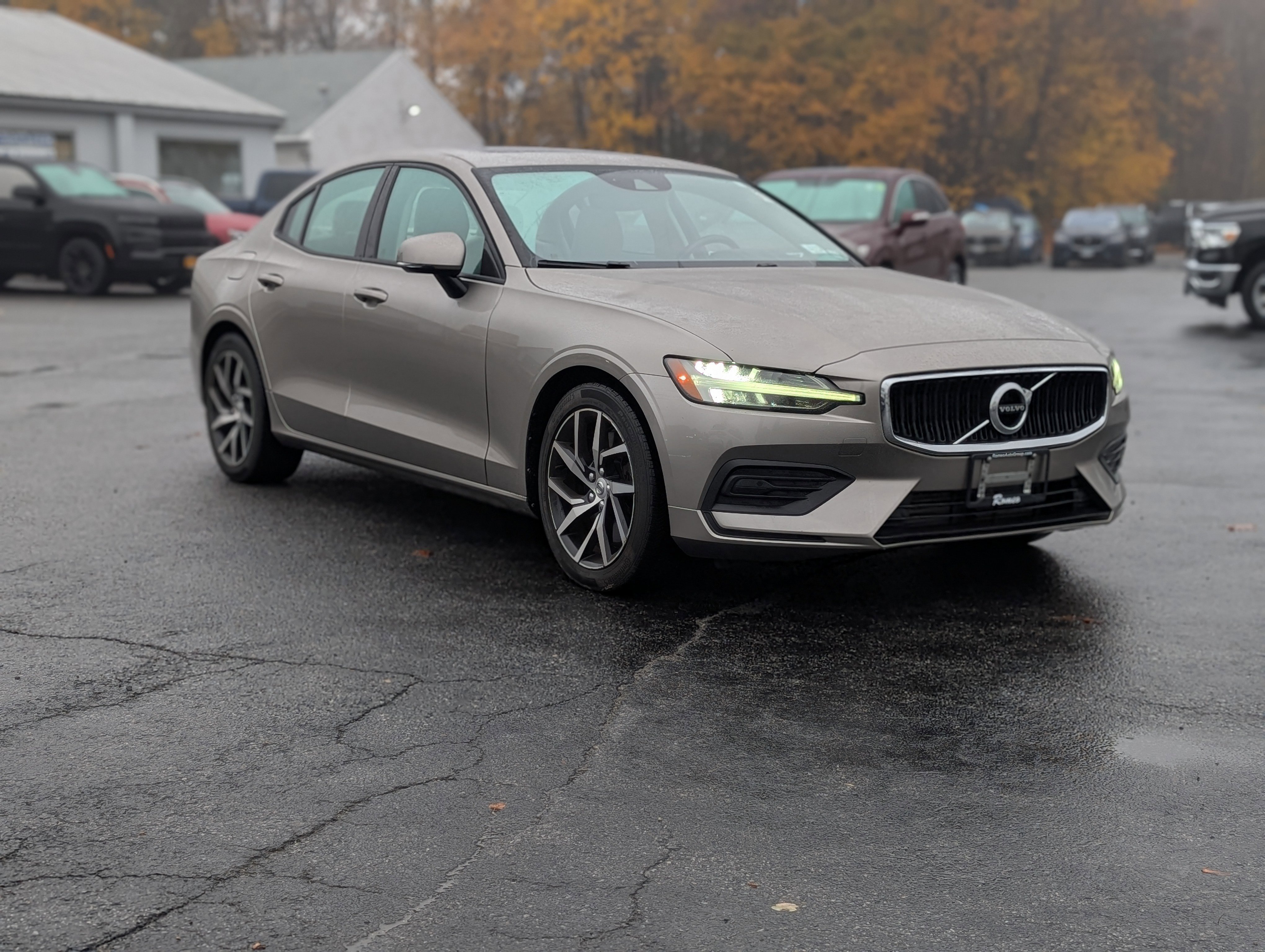 Used 2020 Volvo S60 T6 Momentum image 13